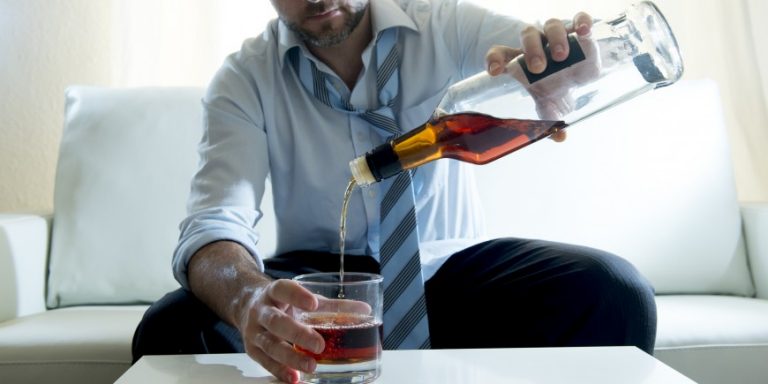 El alcoholismo: una enfermedad que se cobra vidas cada 48 horas
