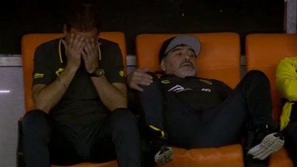 El equipo de Maradona, afuera de la Copa México