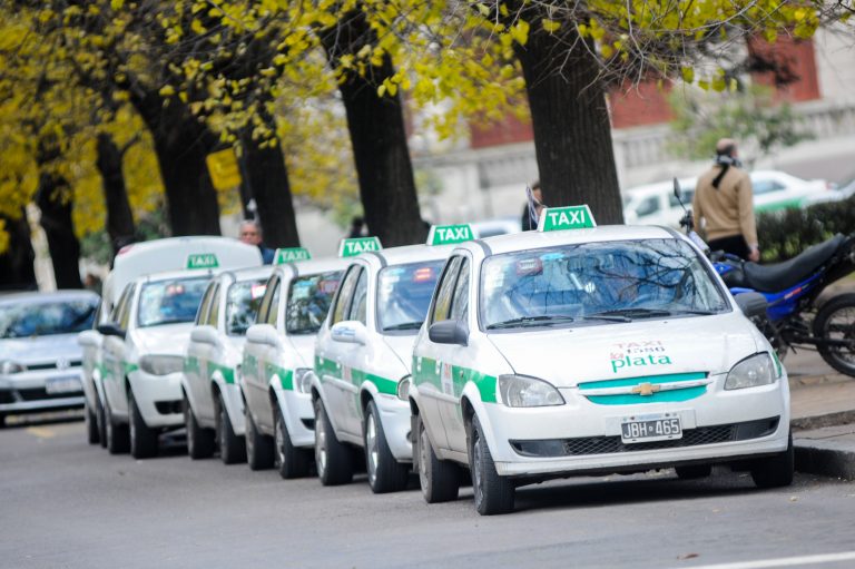 Taxistas piden aumentar la tarifa