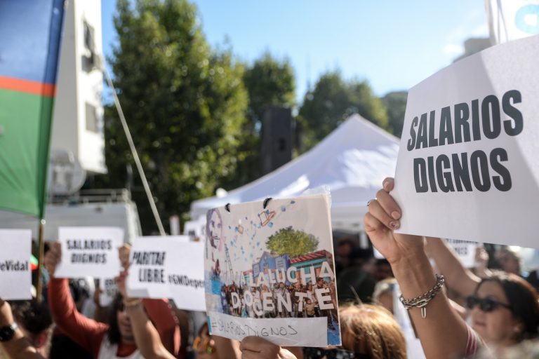 Gremios de educación reclaman a Vidal aumento salarial y emergencia alimentaria