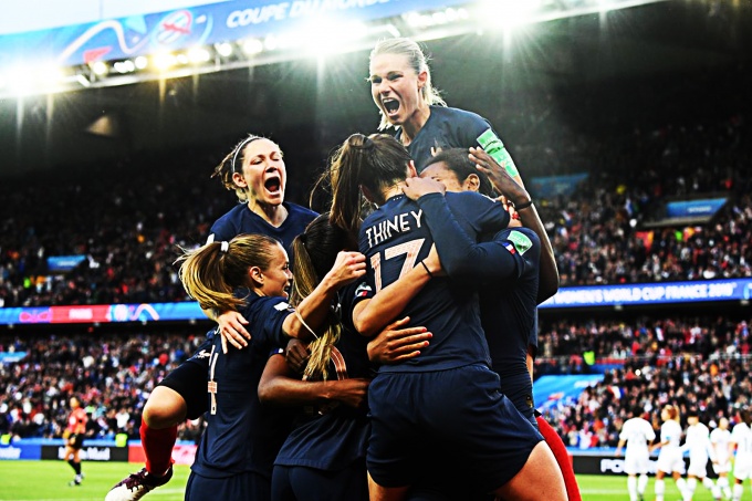 Francia arrancó goleando en el partido inaugural