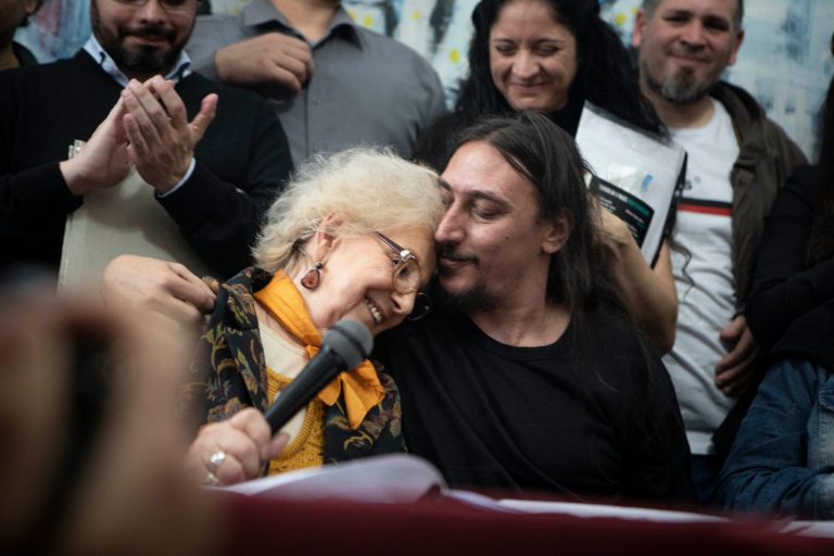Abuelas de Plaza de Mayo continúa su búsqueda aún en aislamiento