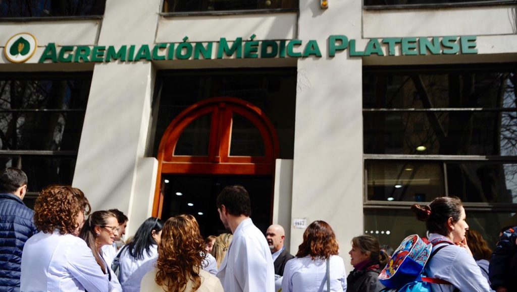 La Agremiación Médica Platense lanzó un programa de protección profesional  - Pulso noticias