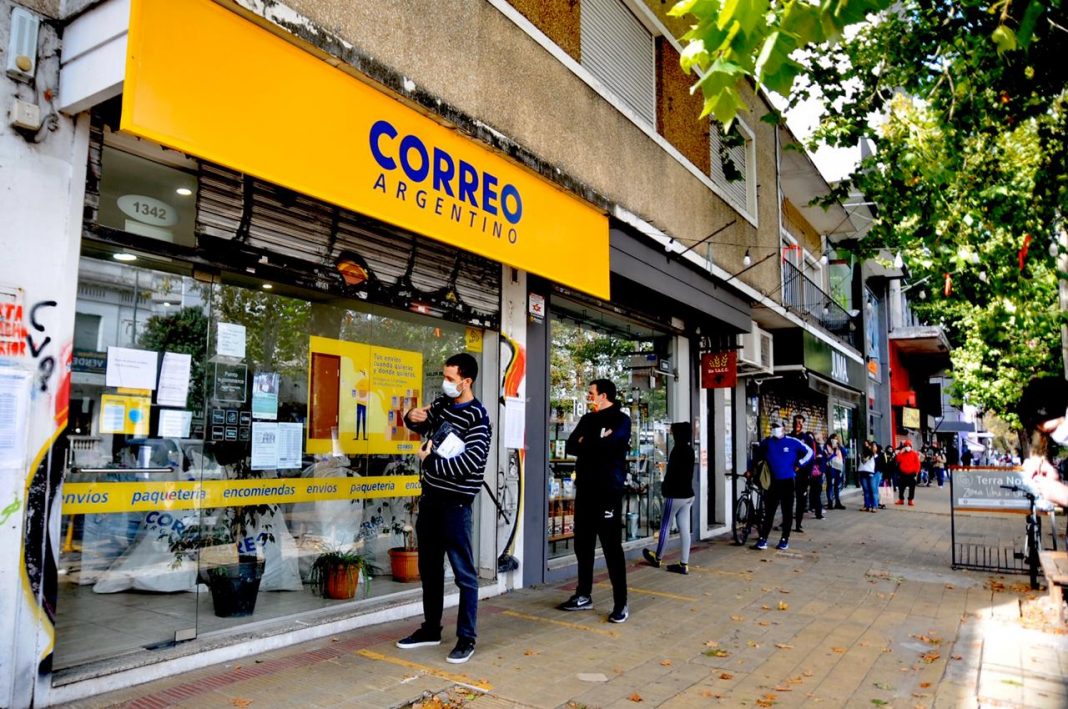 Comenzó el pago del IFE por Correo Argentino en La Plata ...