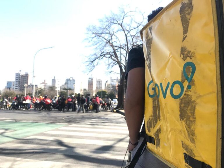 Deliverys en alerta: Glovo anunció que se va del país