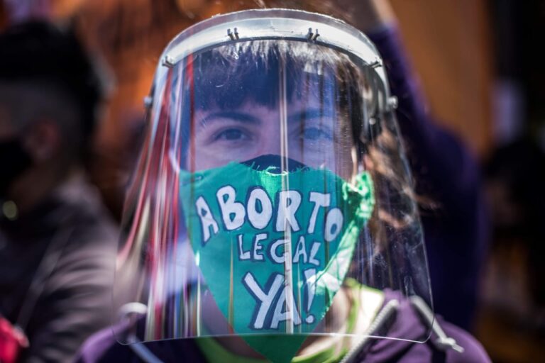 Aborto: tras entrar en vigencia, una jueza lo suspendió en Chaco