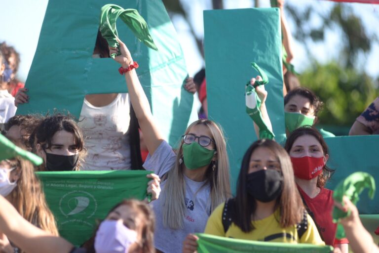 Habrá un nuevo pañuelazo por el aborto legal en La Plata