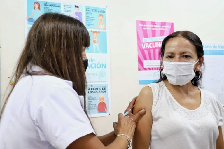 Entre el domingo y el lunes llegarían vacunas a La Plata