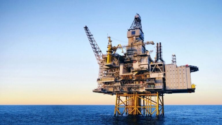 Explotación petrolera en la Costa Atlántica: “Es la imposición de una matriz totalmente obsoleta”